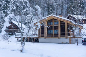 Chalet L'Oratoire - Huge Garden - Renovated Historic Chalet with Mountain Views